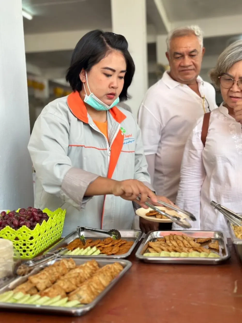 โรงพยาบาลมุกดาหารอินเตอร์เนชั่นแนล จำกัด (มหาชน) นำทีมเปิดโรงทาน อาหารเจเนื่องในเทศกาลกินเจ ปี 2567