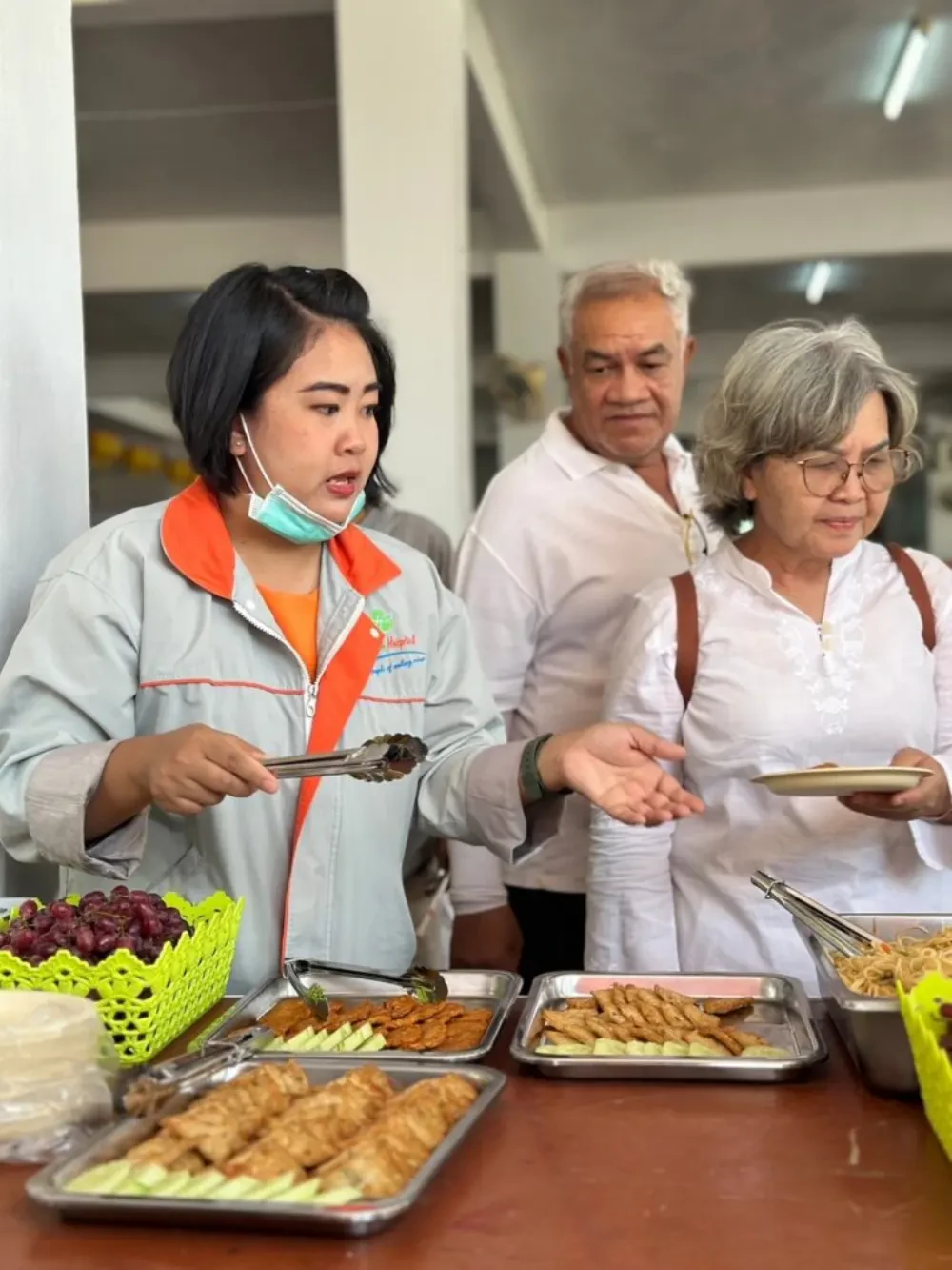 โรงพยาบาลมุกดาหารอินเตอร์เนชั่นแนล จำกัด (มหาชน) นำทีมเปิดโรงทาน อาหารเจเนื่องในเทศกาลกินเจ ปี 2567